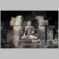 Indonesia, Borobudur, photo Tripadvisor, Budha Statue.jpg